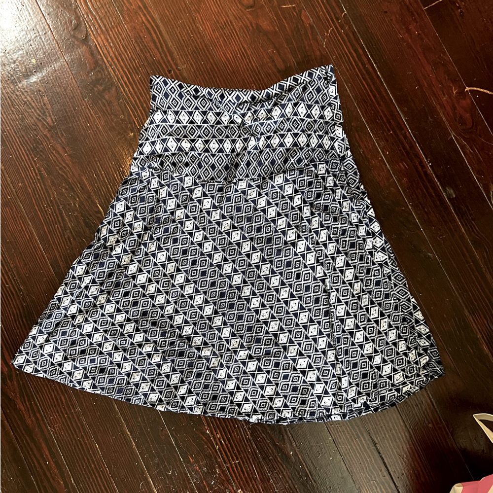 Floating skirt